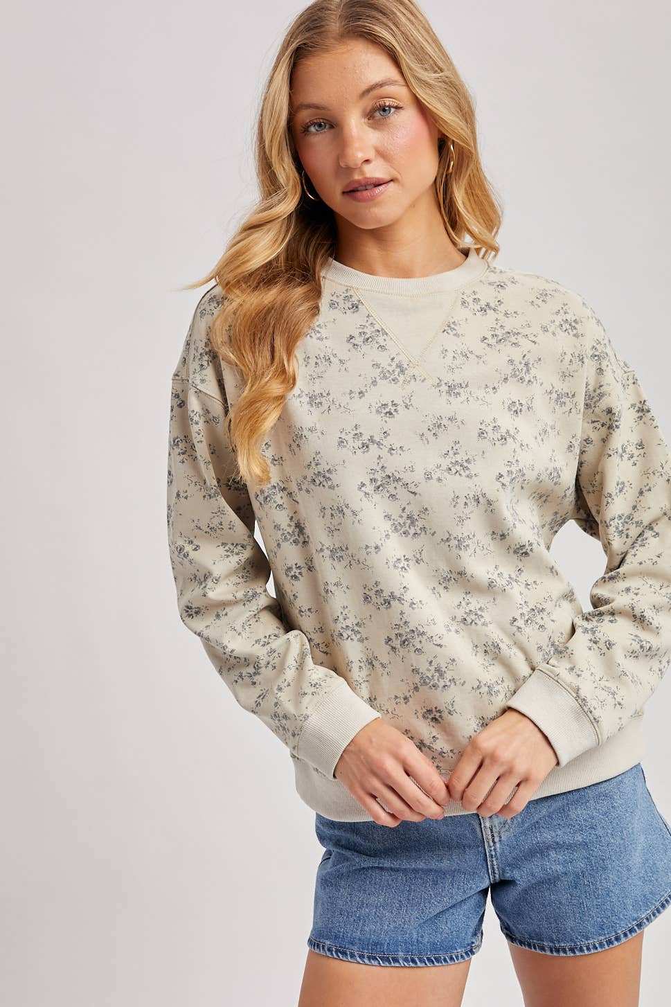 Maisyn Vintage Ditsy Floral Crewneck Sweatshirt – Soft Faded Floral Pullover