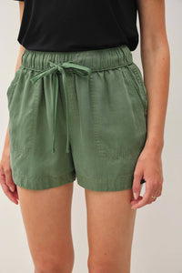 Ultra-Soft Tencel Pull-On Shorts with Pockets – High Rise & Versatile Comfort