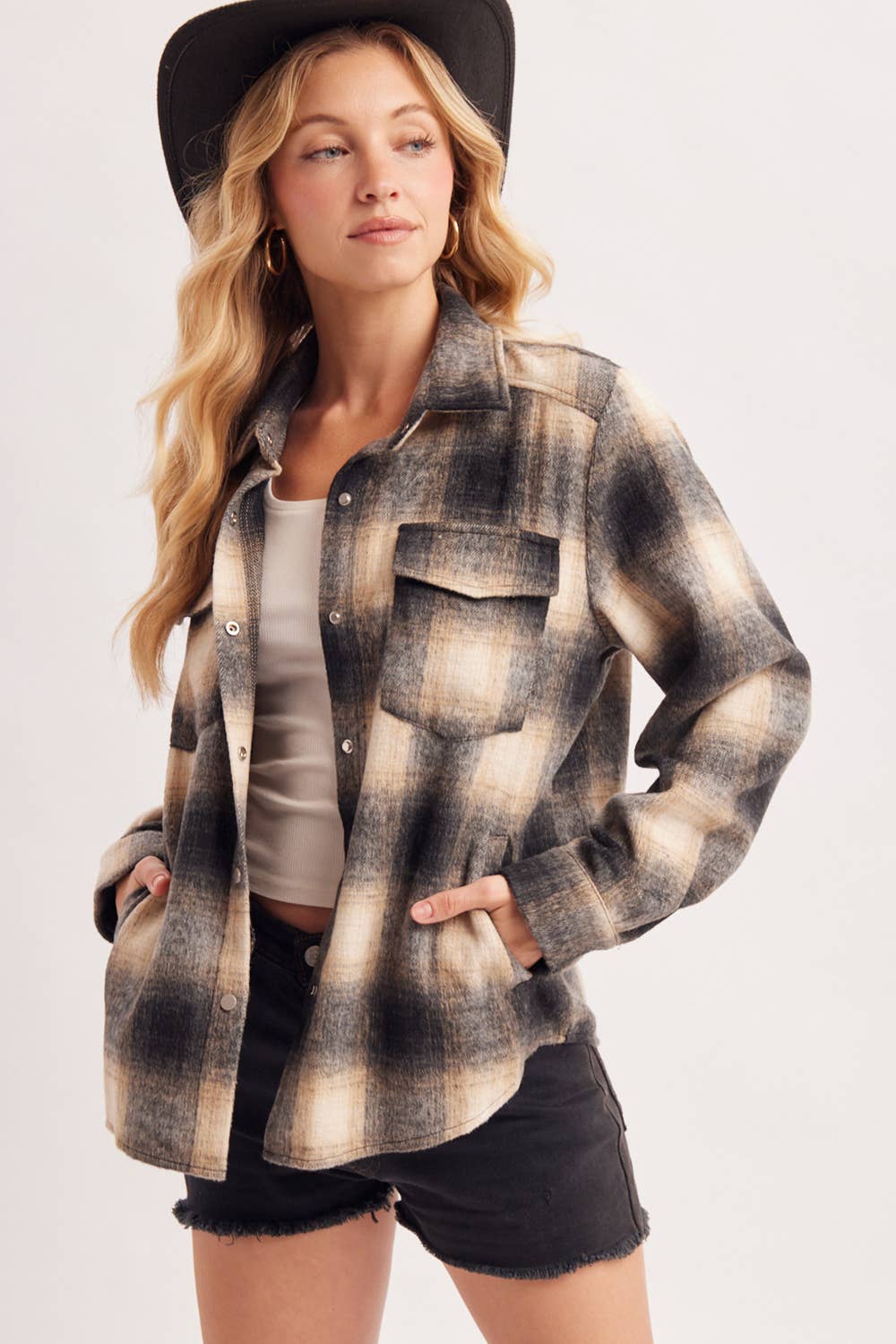 SNAP BUTTON DOWN PLAID SHACKET: Black / L