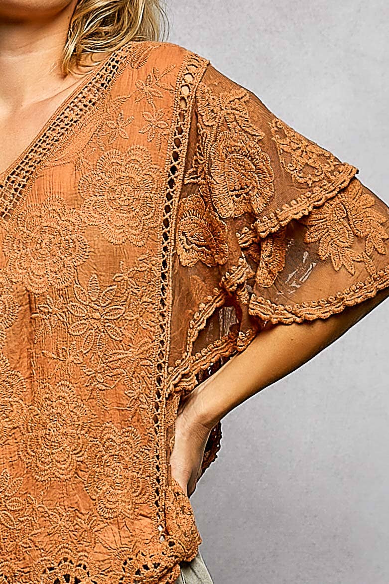 V-neck Short Sleeve Crochet Trim Solid Top: CAMEL / Os