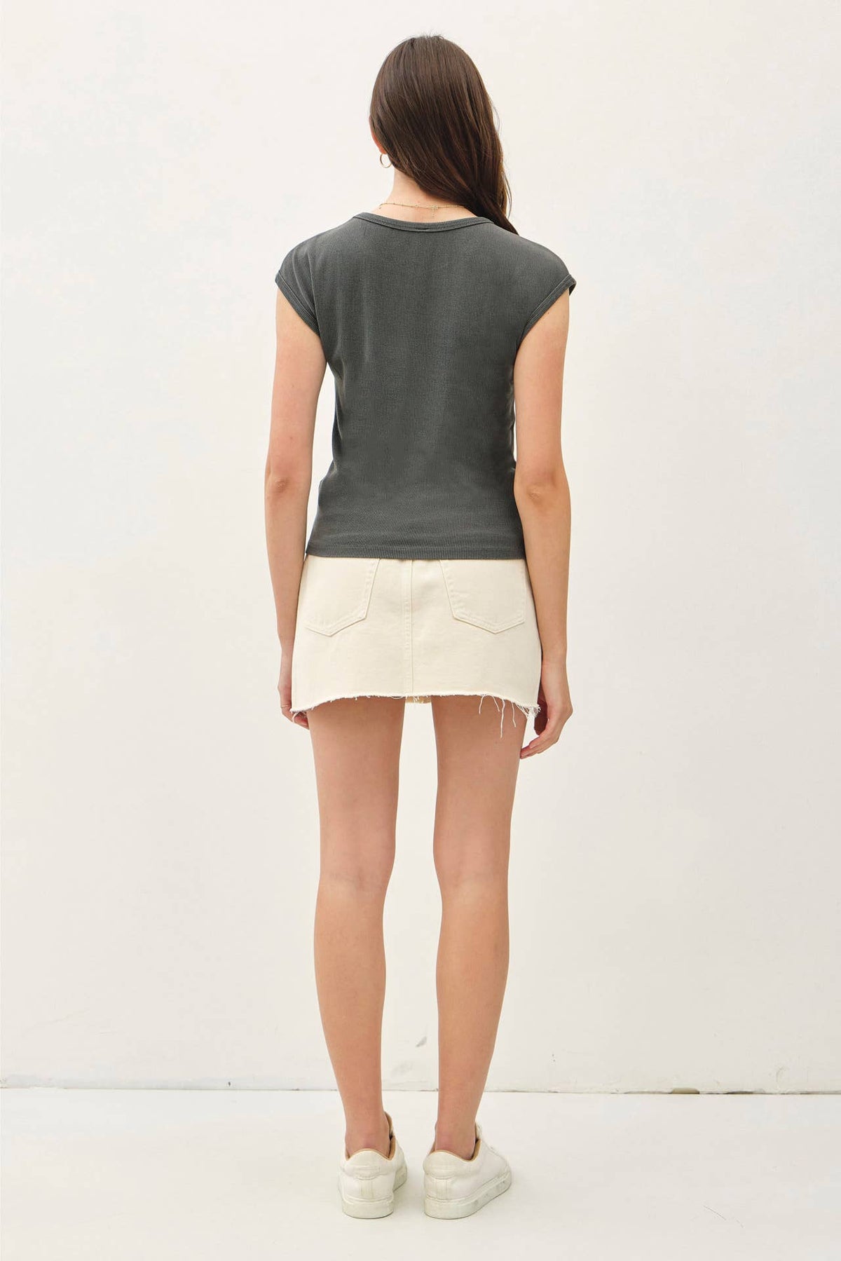 The Hollis Ribbed Cap Sleeve Tee – Fitted Lightweight Everyday Essential T-Shirt for Women