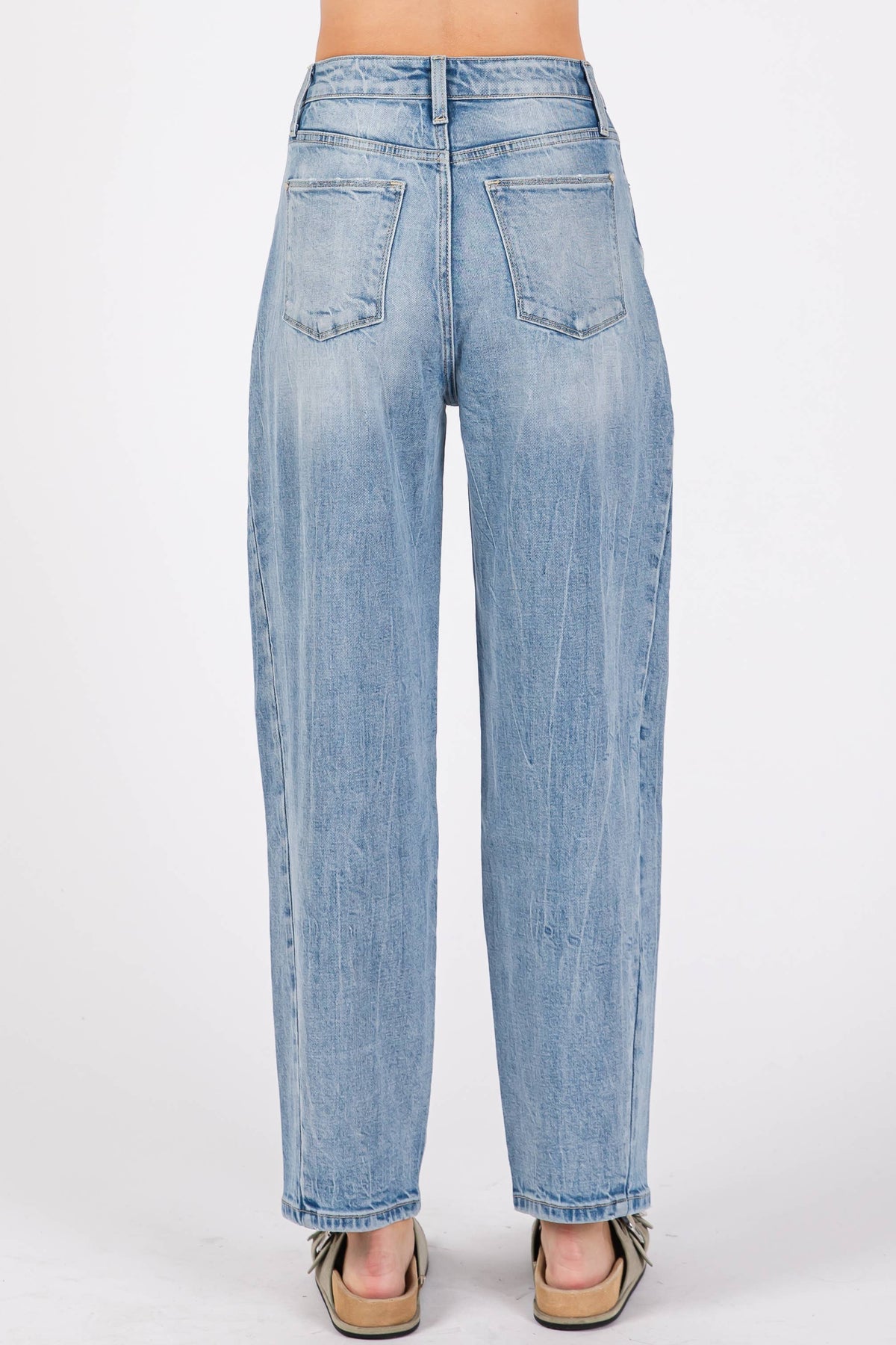 Jolene High Rise Barrel Jeans – Light Wash Comfort Denim with Side Seam Detail