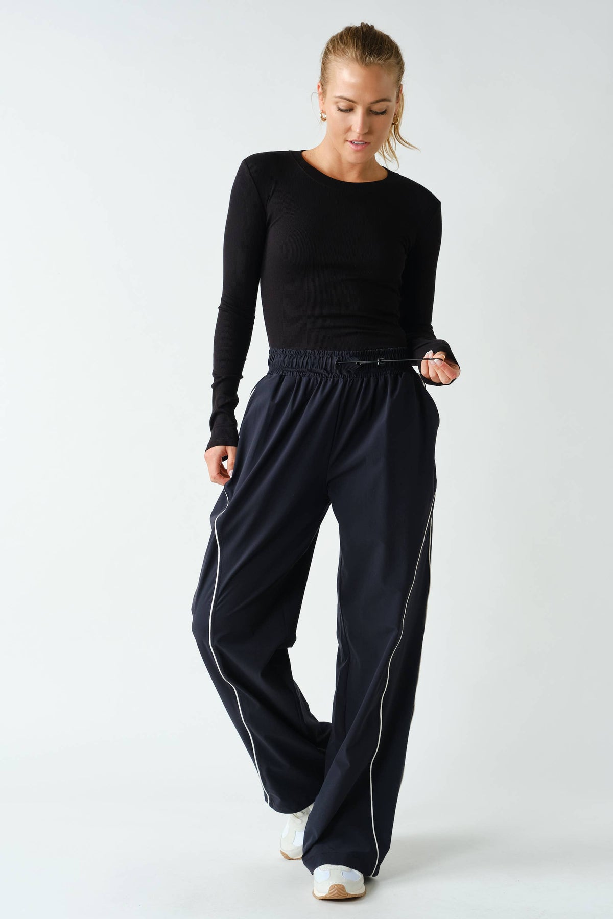 Essential Long-Sleeved Micro-Ribbed Athleisure Top: Black / S:M:L (2:2:2)