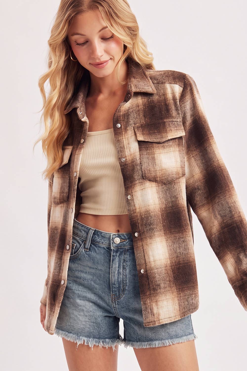 SNAP BUTTON DOWN PLAID SHACKET: Black / L