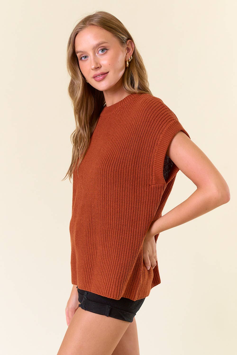 The Maren Ribbed Knit Vest – Rust Brown