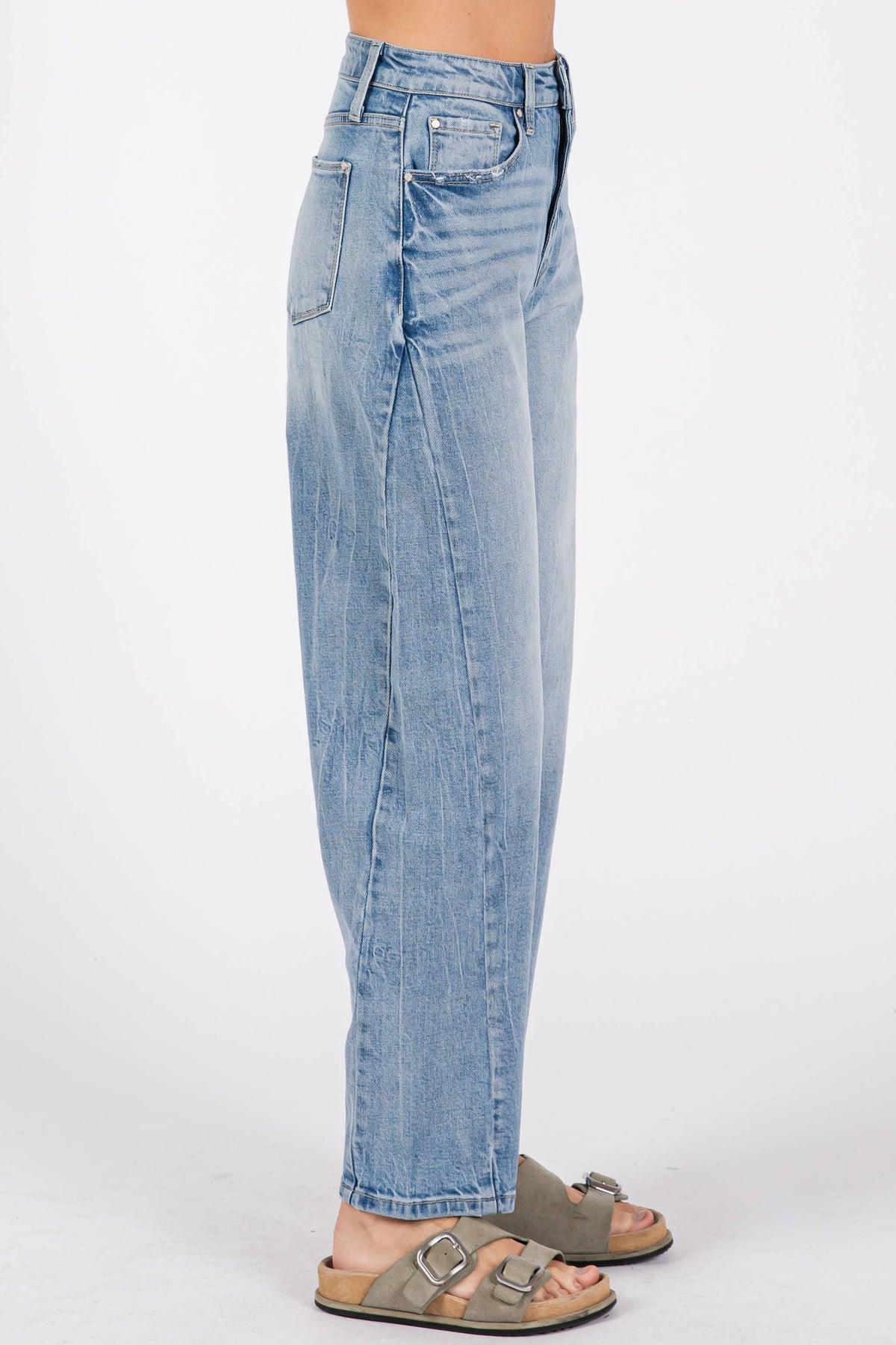 Jolene High Rise Barrel Jeans – Light Wash Comfort Denim with Side Seam Detail
