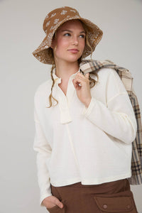 EXPOSED SEAM LONG SLEEVE TEXTURED KNIT POLO: BROWN