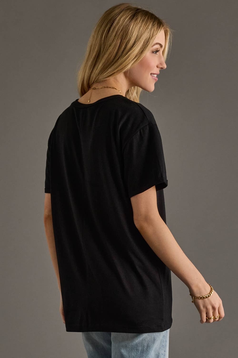 Howdy Graphic Tee: Black | Western Cowboy Graphic T-Shirt for Women