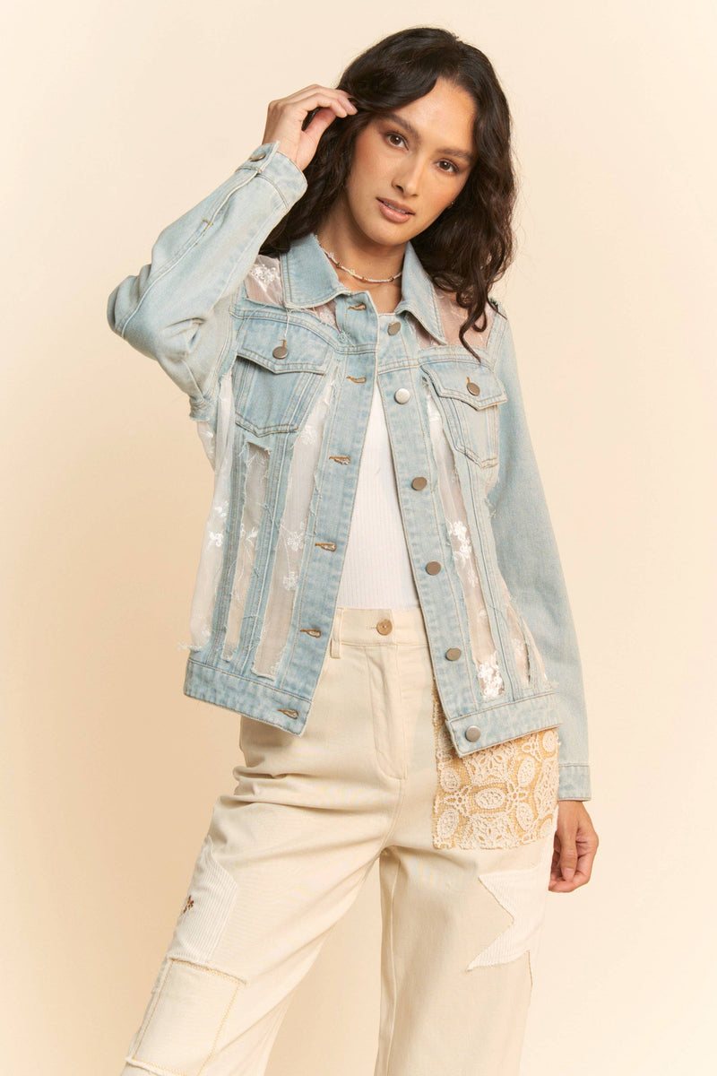 FLORAL EMBROIDERED PANNEL DETAIL DENIM JACKET: Light Denim / L