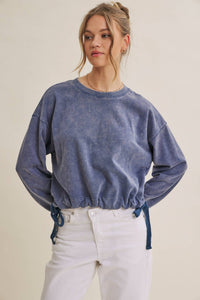SOFT FADED MINERAL-WASHED SWEATSHIRT WITH CINCHED WAIST: SMOKY MARSALA / M
