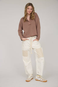 EXPOSED SEAM LONG SLEEVE TEXTURED KNIT POLO: BROWN