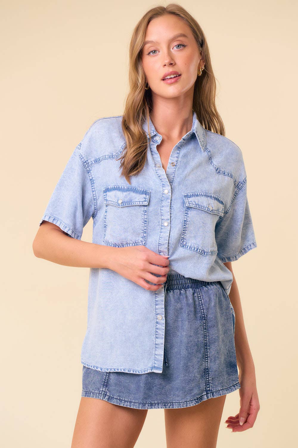 Morgyn Short Sleeve Button Down Denim Blouse: Lt Wash