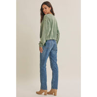 SOFT FADED MINERAL-WASHED SWEATSHIRT WITH CINCHED WAIST: SMOKY MARSALA / M