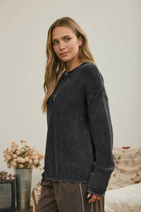 WASHED RIBBED HENLEY DROP SHOULDER KNIT SWEATER: BURGUNDY