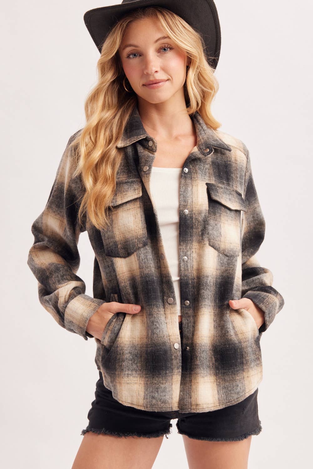 SNAP BUTTON DOWN PLAID SHACKET: Black / L