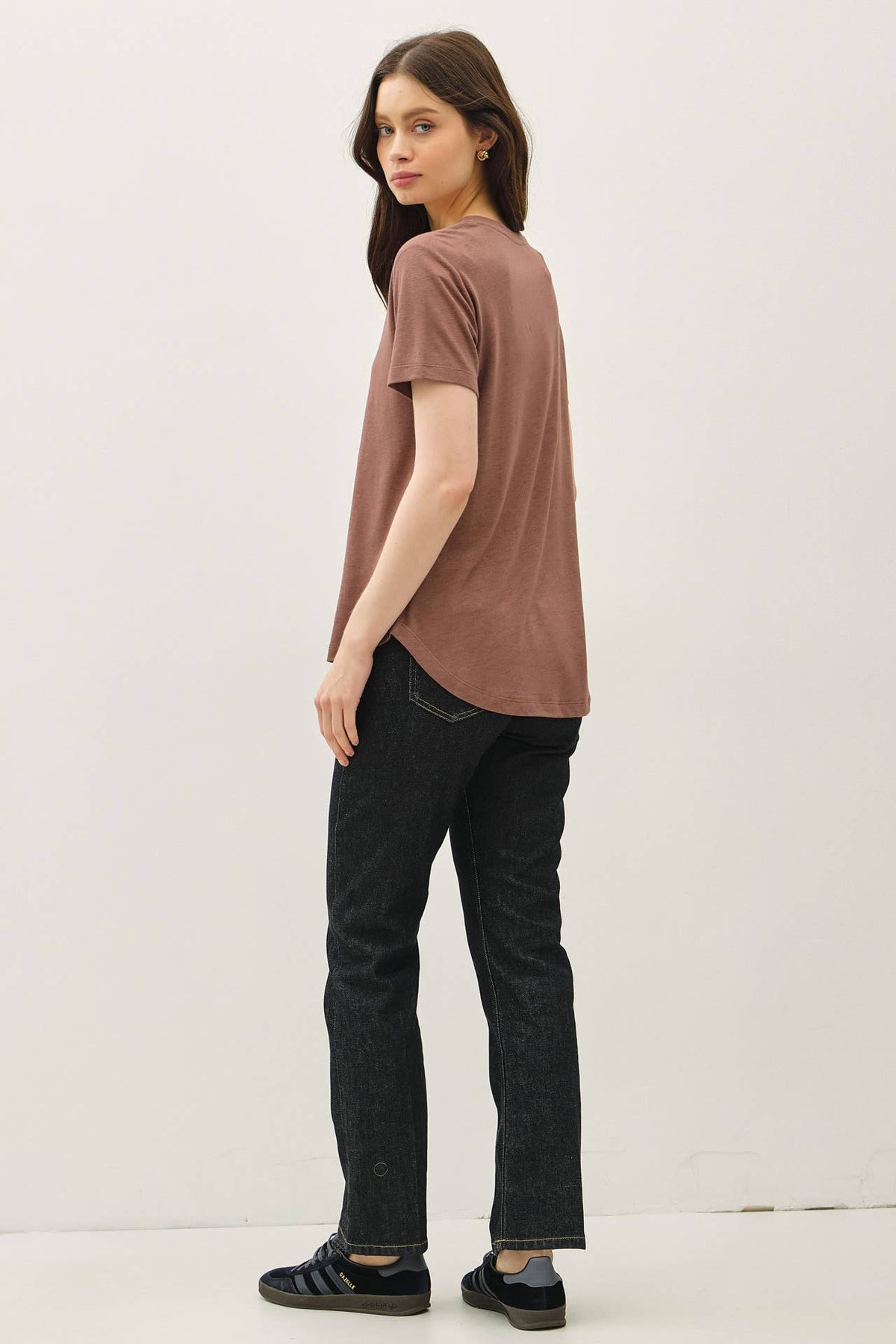 The Avery Essential V Neck Tee – Short Sleeve High Low Hem Basic Top