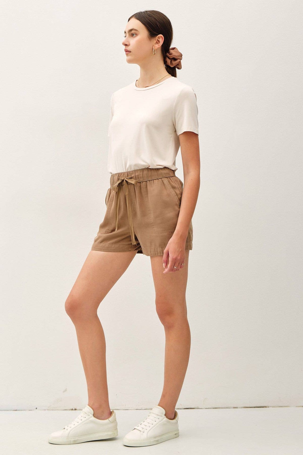 Ultra-Soft Tencel Pull-On Shorts with Pockets – High Rise & Versatile Comfort