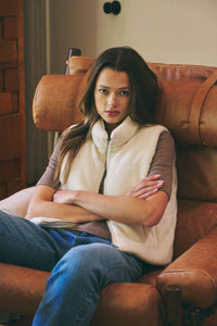 Hollis Soft-Touch Padded Cropped Vest: Winter Cream – Lightweight High-Neck Zip Vest with Adjustable Hem