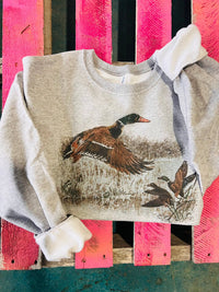 Retro Duck Scene Vintage Crewneck – Distressed Wildlife Graphic Sweatshirt