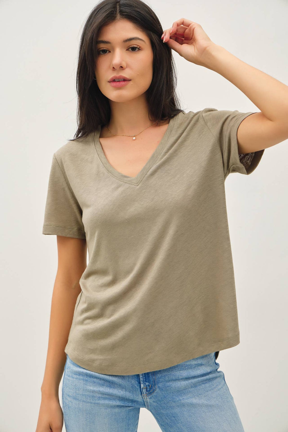 The Avery Essential V Neck Tee – Short Sleeve High Low Hem Basic Top