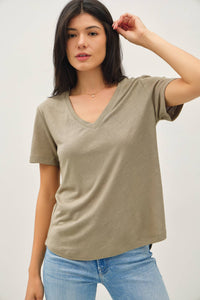 The Avery Essential V Neck Tee – Short Sleeve High Low Hem Basic Top