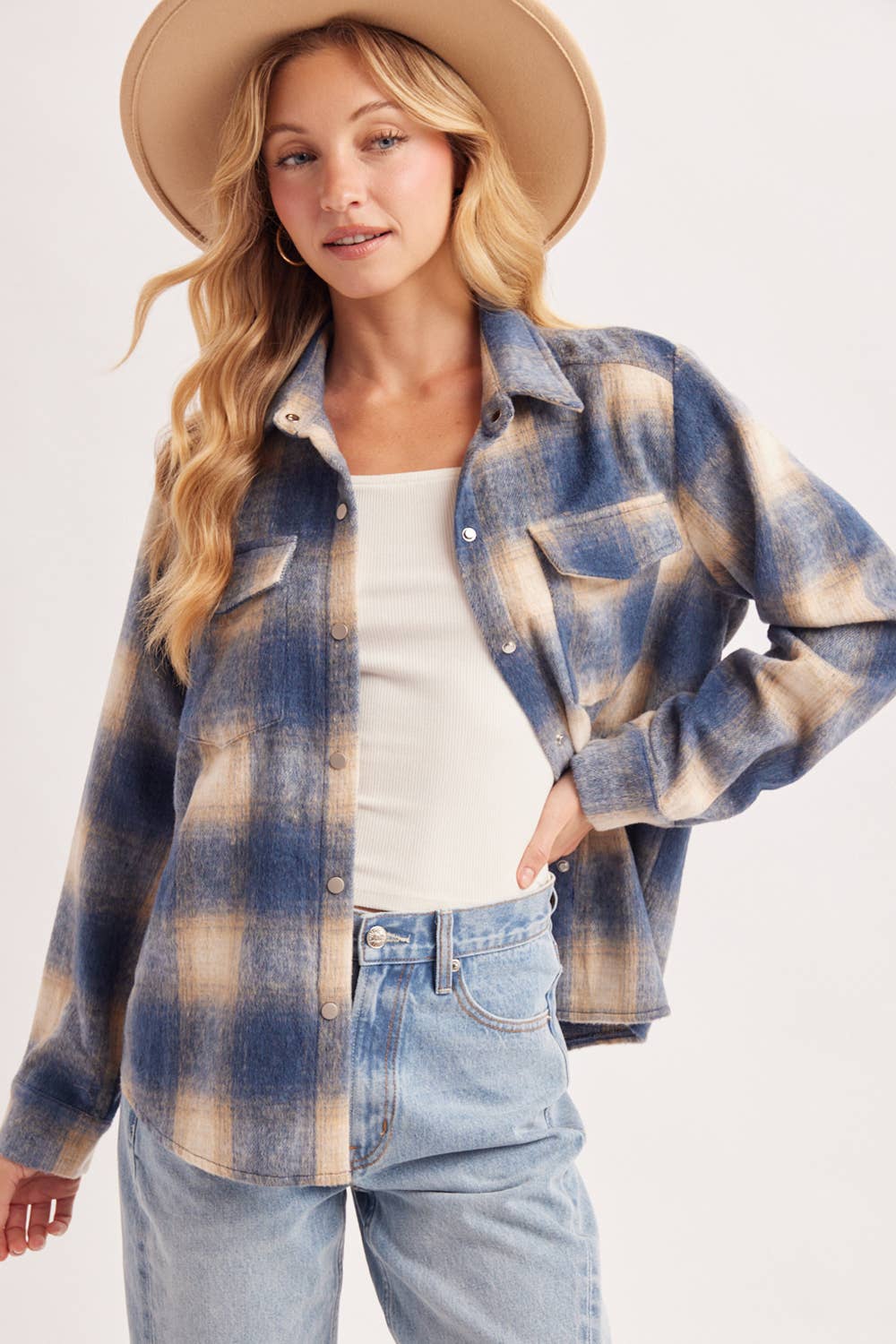 SNAP BUTTON DOWN PLAID SHACKET: Black / L