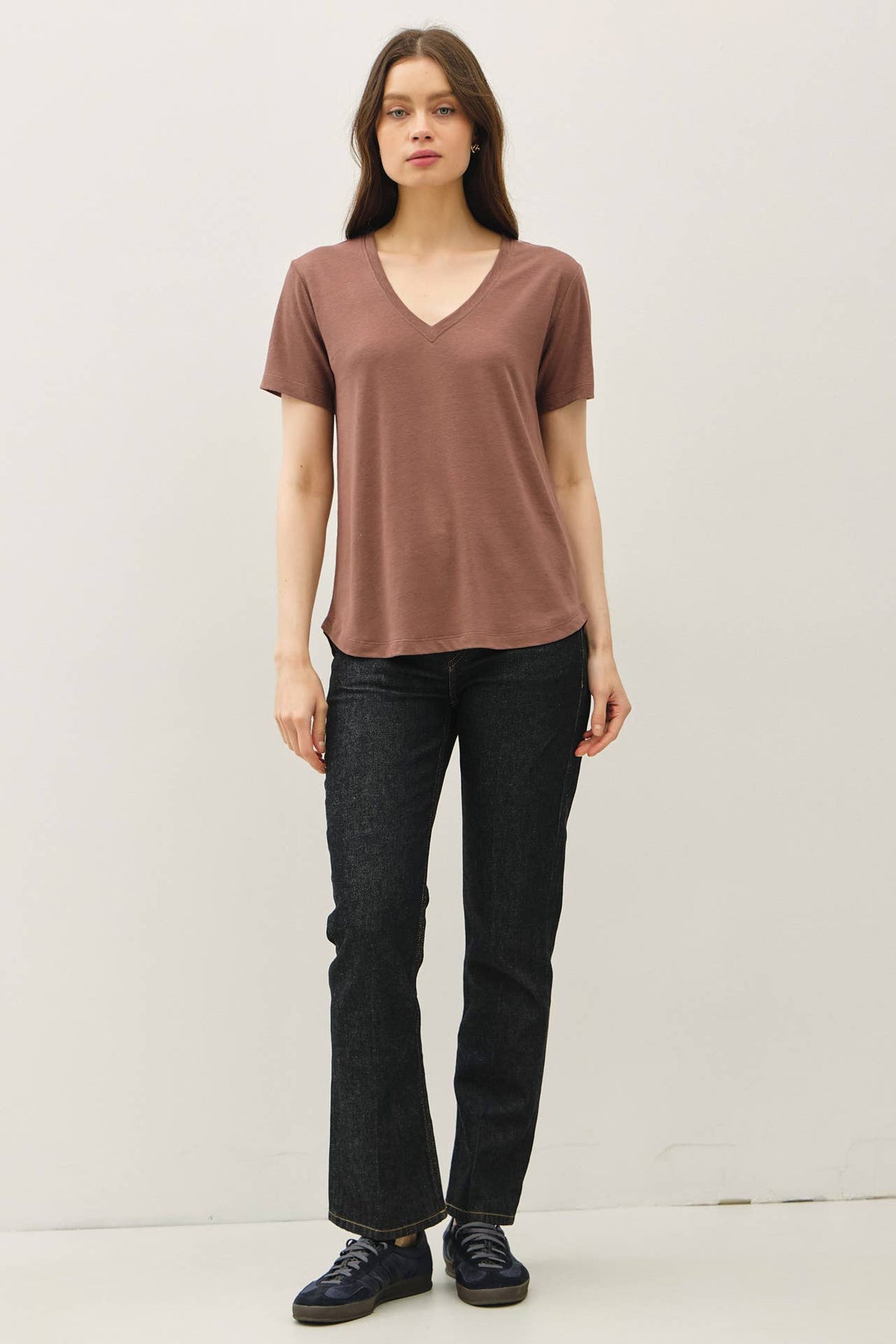 The Avery Essential V Neck Tee – Short Sleeve High Low Hem Basic Top