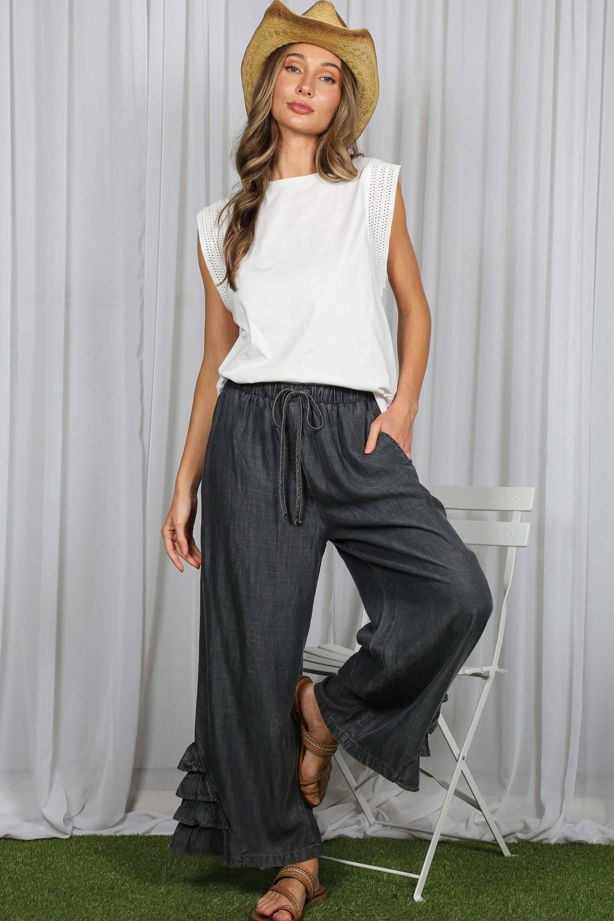Trim Embellished Detail 100%Cotton Sleeveless Top VT83322: Black / M
