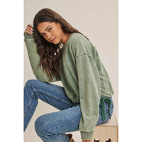 SOFT FADED MINERAL-WASHED SWEATSHIRT WITH CINCHED WAIST: VANILLA / S