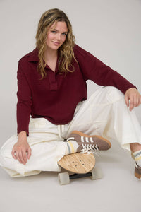 EXPOSED SEAM LONG SLEEVE TEXTURED KNIT POLO: BROWN